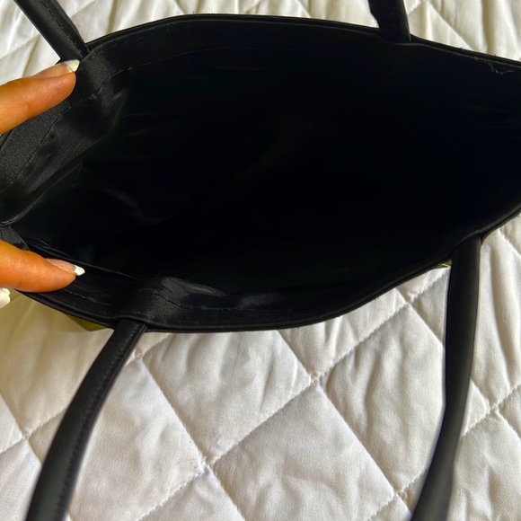 Beautiful hand-embroidered handbag in rich green color - Picture 3 of 16